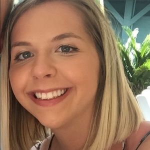 Meet your Posher, Emilie